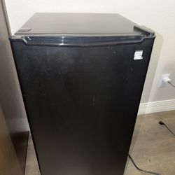 Kenmore 4.3 cu-ft Refrigerator