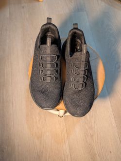 Women's size 7.5 Skechers