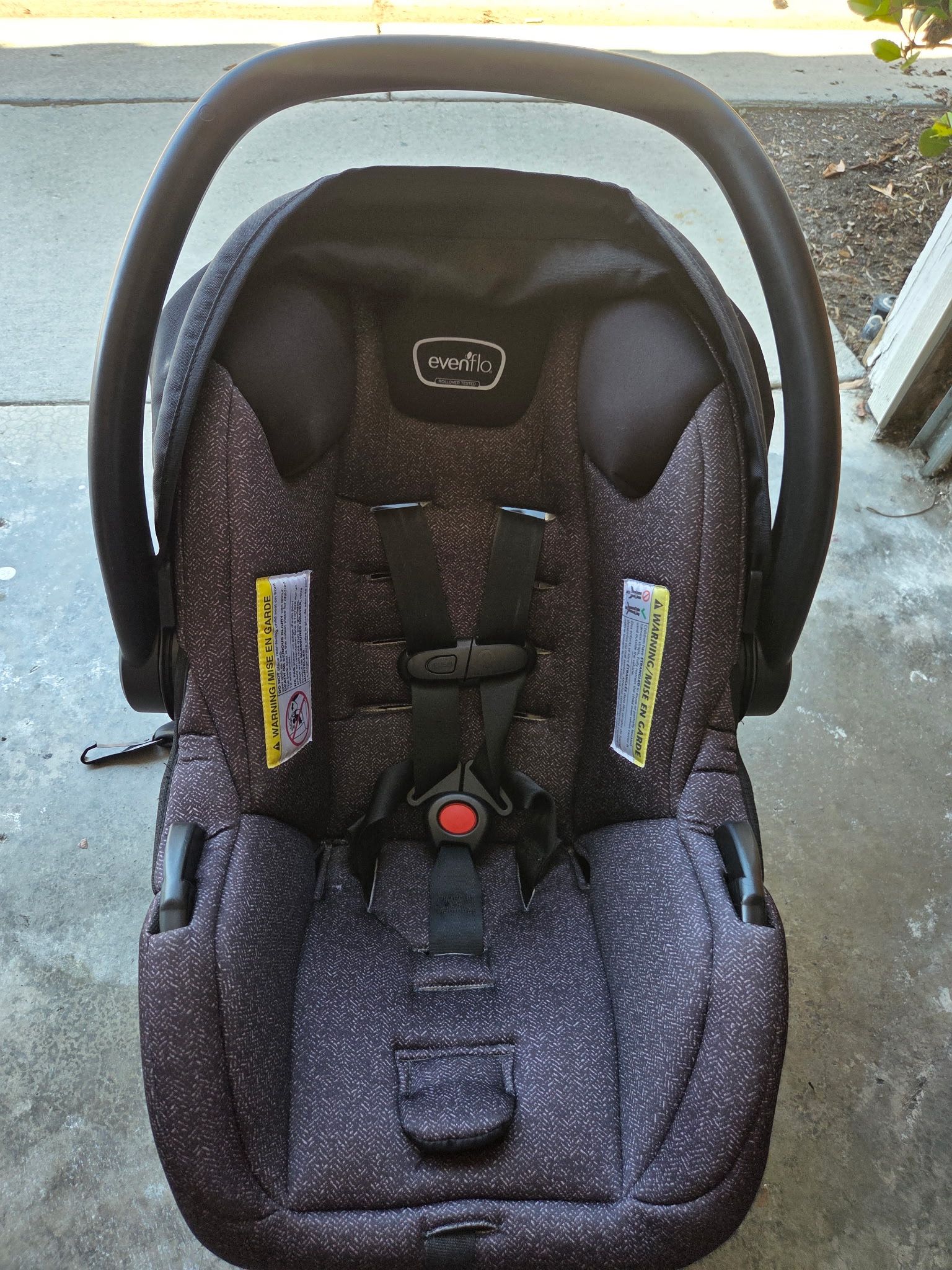 Evenflo Lite max Safe max infant baby car seat with 2 bases For2 Vehicles Like new