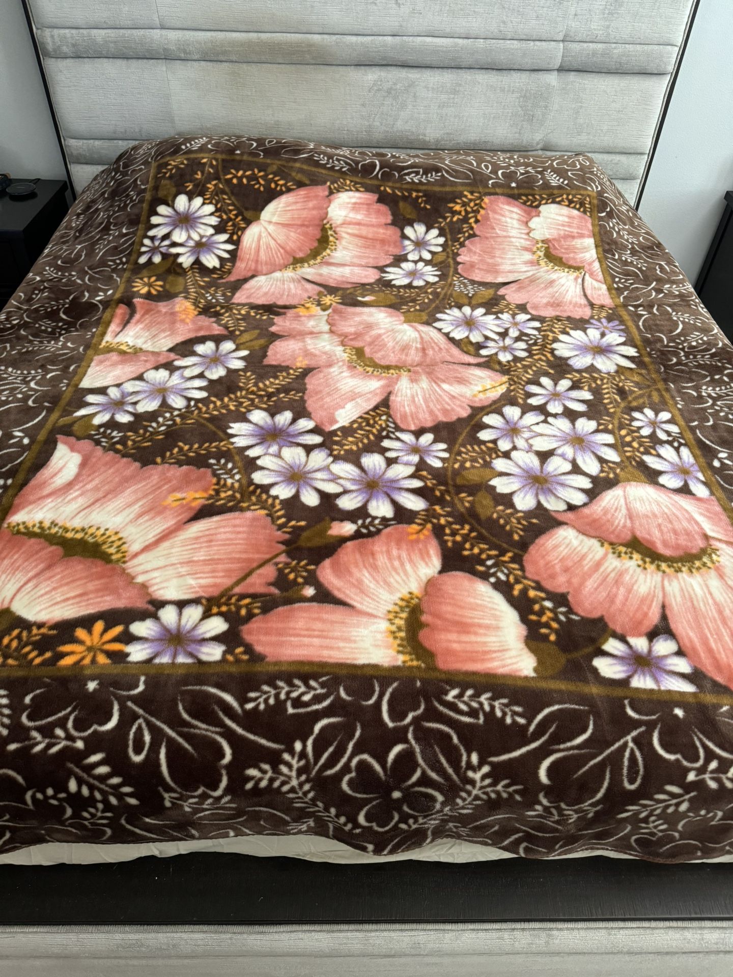 Korean Made - Warm & Fluffy Floral Blanket