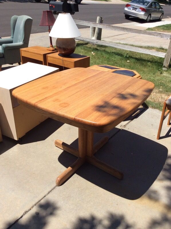 Oak kitchen table/ good condition/ can use refinishing!