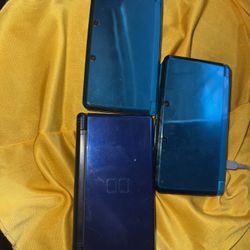 2 Nintendo 3ds and a nintendo ds lite