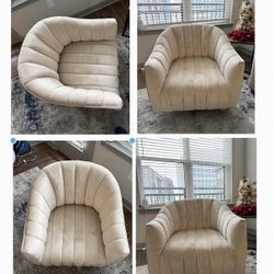 Penzlin  - Swivel Accent Chair - Pearl