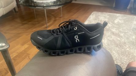 I cloud like new size 8.5