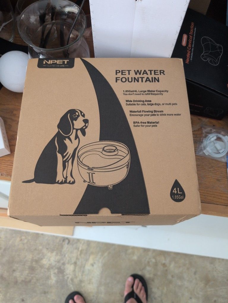 Brand New Powered Dog Cat Water Fountain