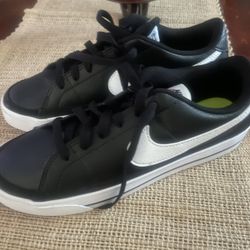 Boys Nike Size 8 