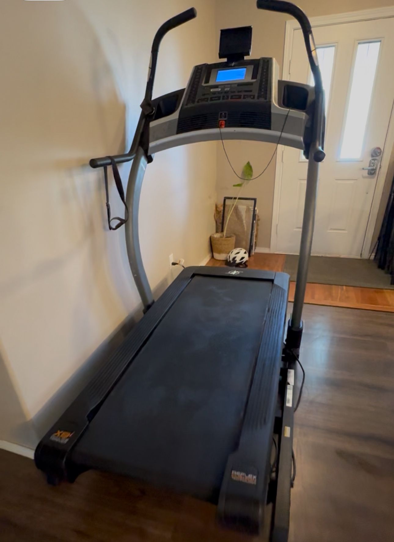 NordicTrack x9i Incline Trainer Treadmill- with Reflex Cushion Technology