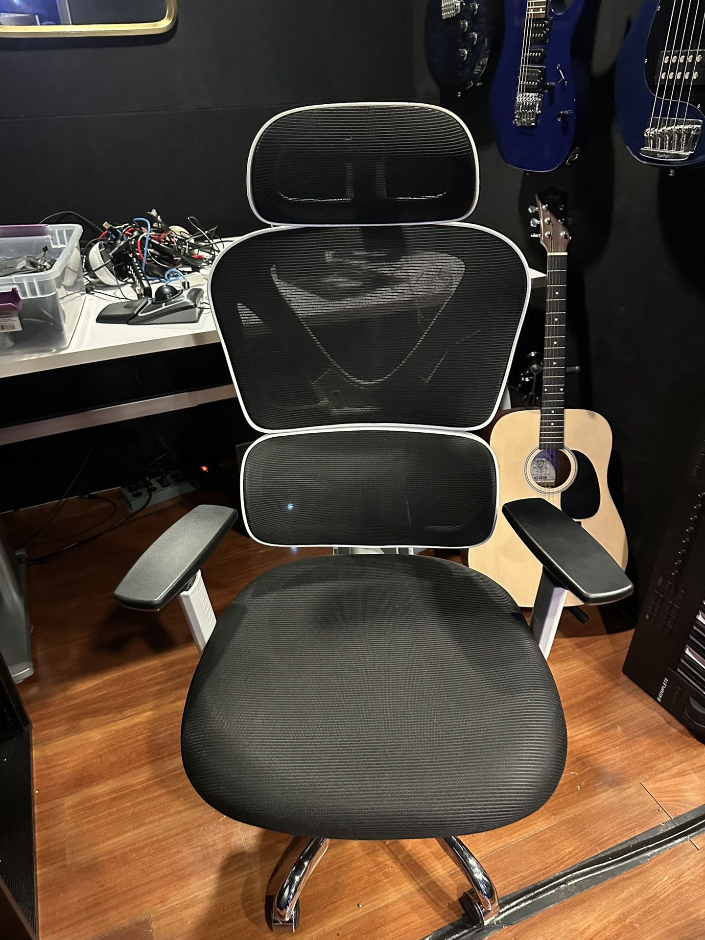 MUST GO!! Ergonomic Computer Chair.