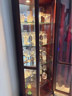 China cabinet with light and 4 glass shelves beautiful piece