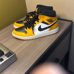 Jordan 1 Retro High OG Yellow Ochre
