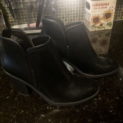 Black ESPRIT Woman’s Leather Low Boots 8