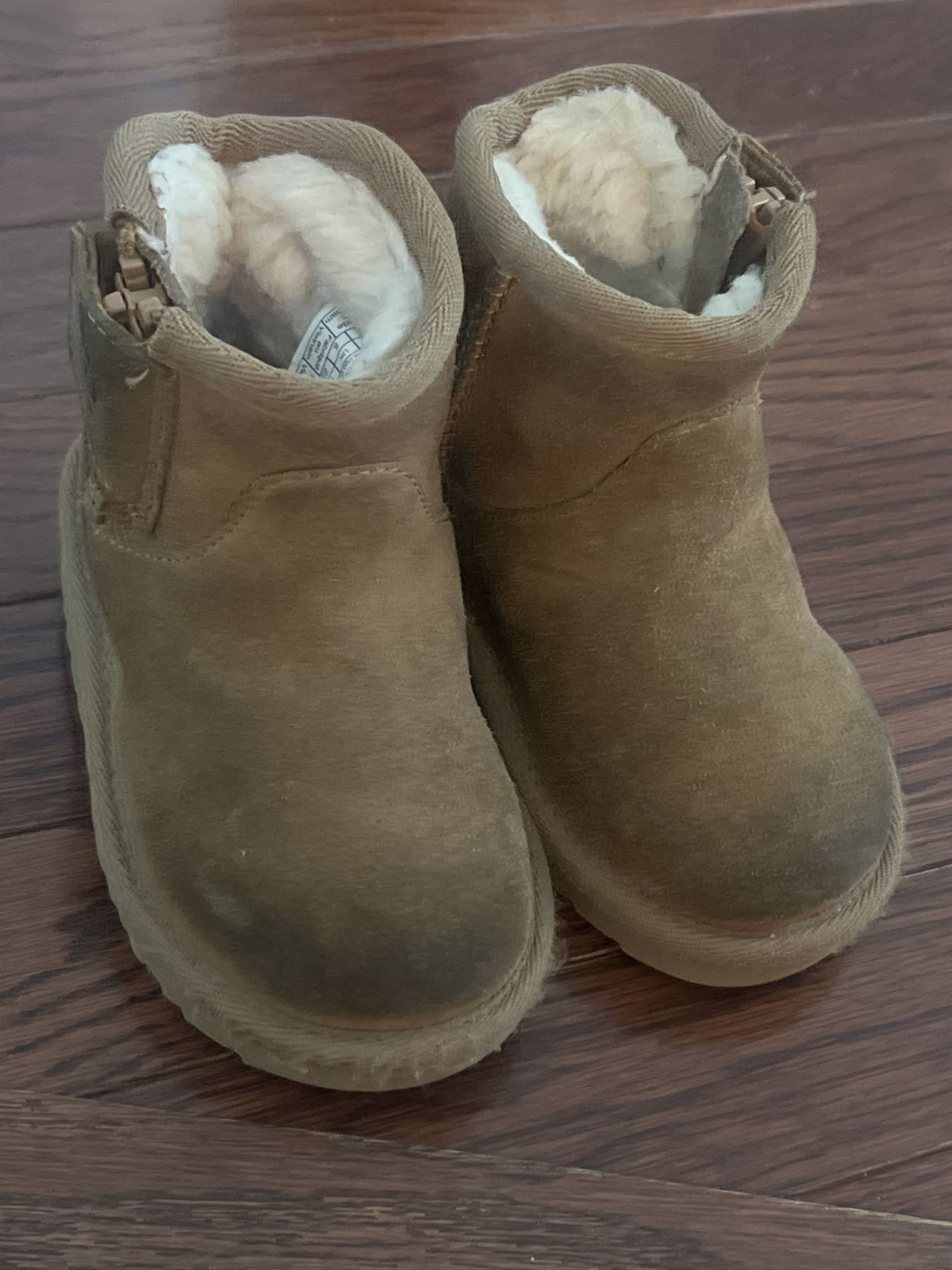 Toddler Uggs Size 6