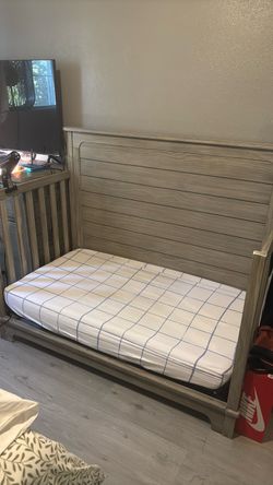 Convertible Baby Crib Toddler Bed