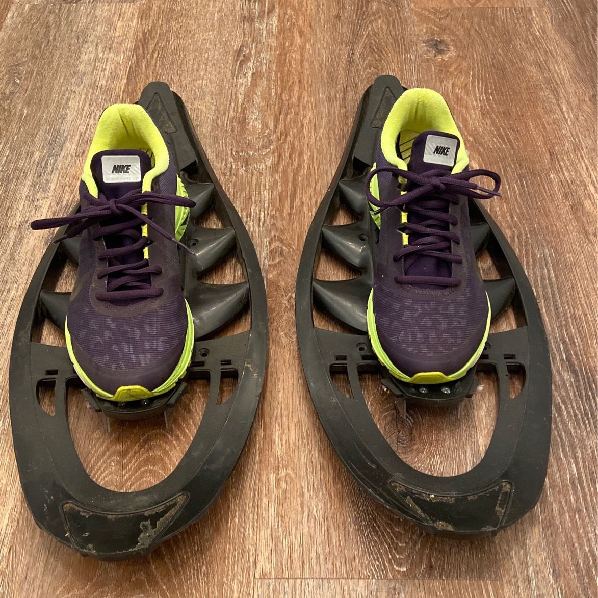 Snowshoes w/mounted Nike Structure Running Shoe - 39
