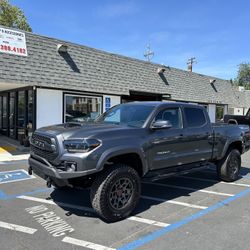 2018 Toyota Tacoma TRD Sport PRE RUNNER, 3.5 Lift, Bumper and more