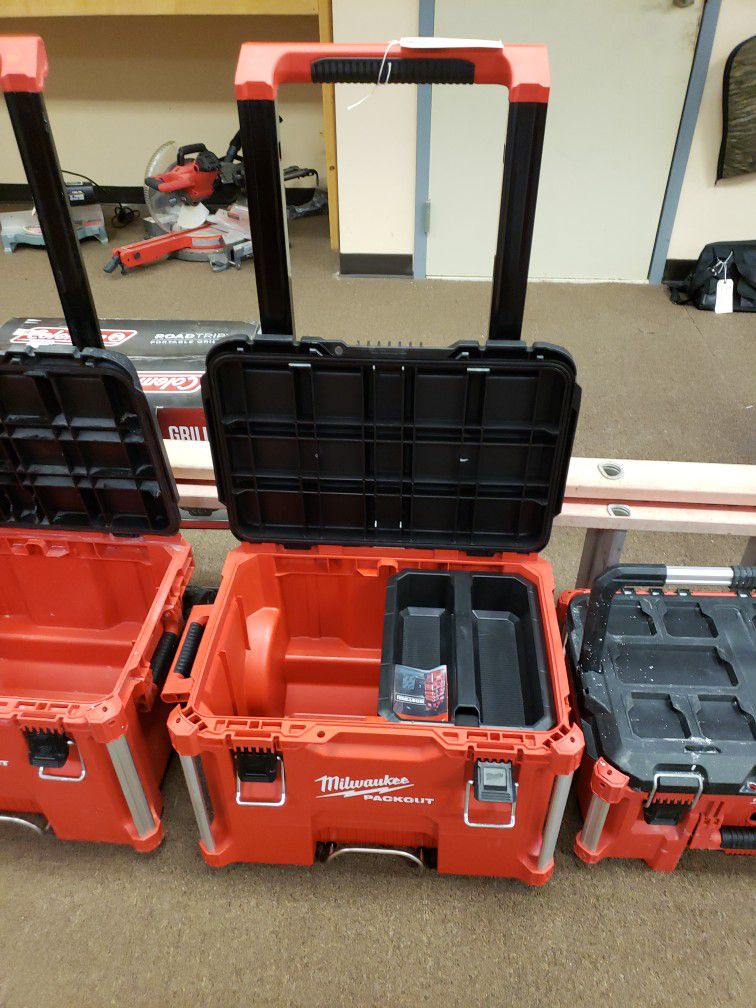 Milwaukee Packout Rolling Tool Cart With Hand Tool Tray