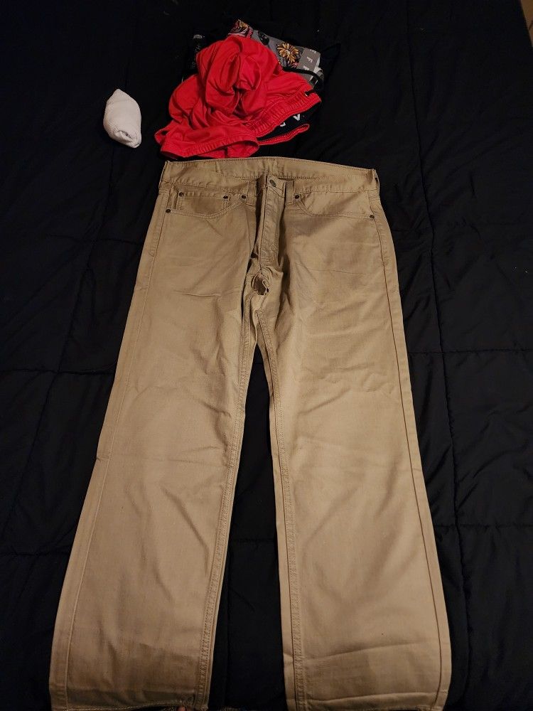 Levi's Khaki
