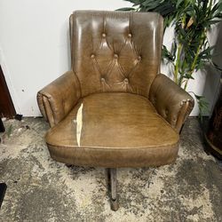 Vintage Office Chair Tufted Design