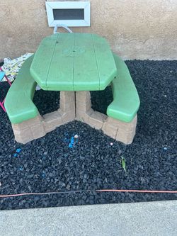 Picnic table
