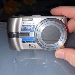 Panasonics LUMIX Digital Camera 