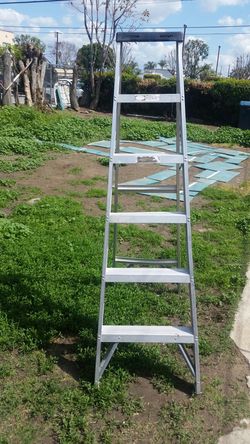 Tengo escaleras de 6 pies de aluminio
