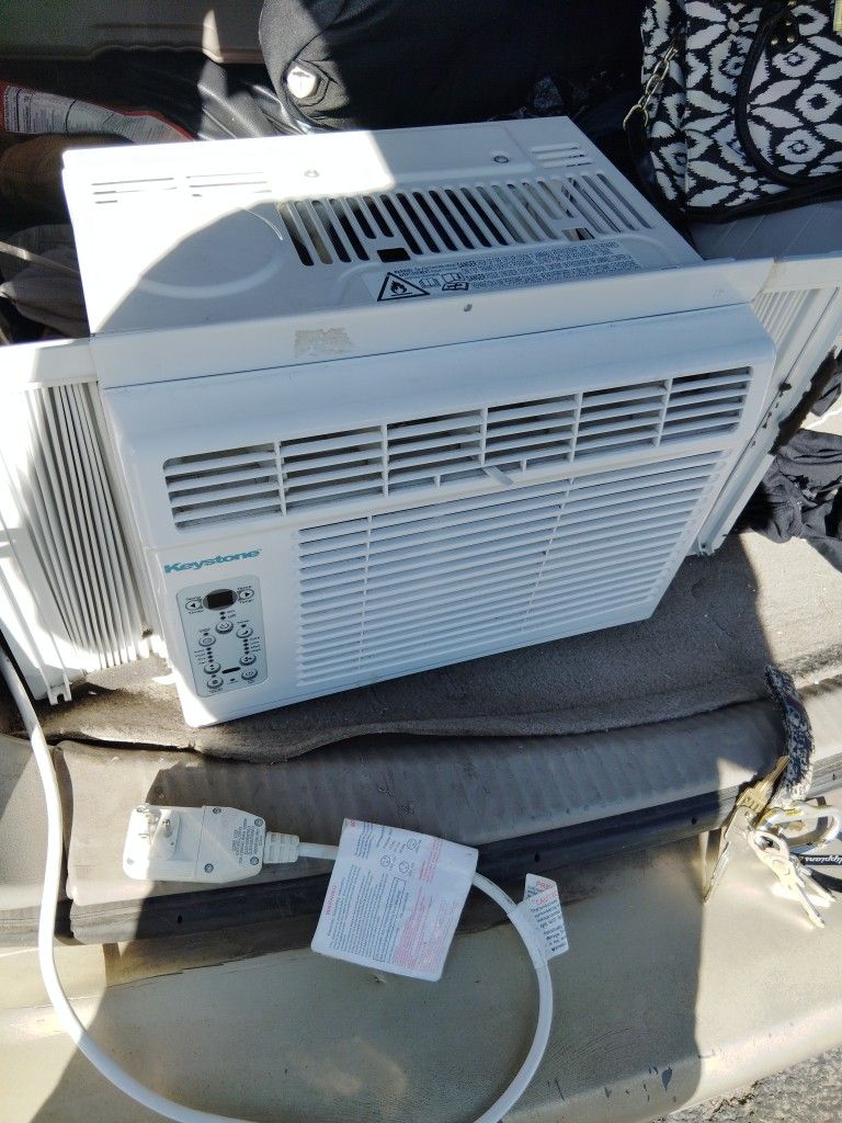 Keystone Air Conditioner 1200w 120v