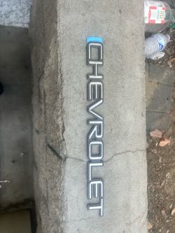 2000-2006 Tahoe , suburban , Silverado etc tailgate emblem