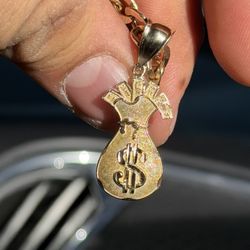 10k Gold Pendant 