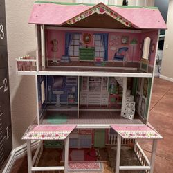 Large Dollhouse with Detailed Rooms