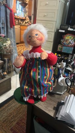 Vintage Annalee 17 inches tall, Christmas Mrs Claus 1967-68.