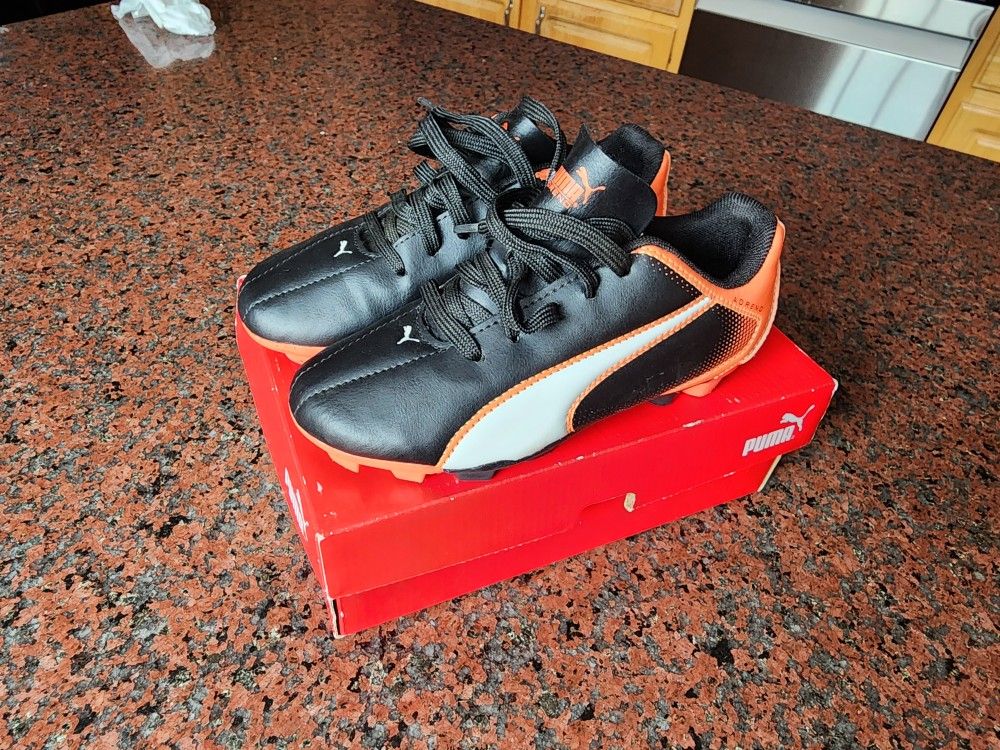 Puma Soccer Cleats Kids Size 1