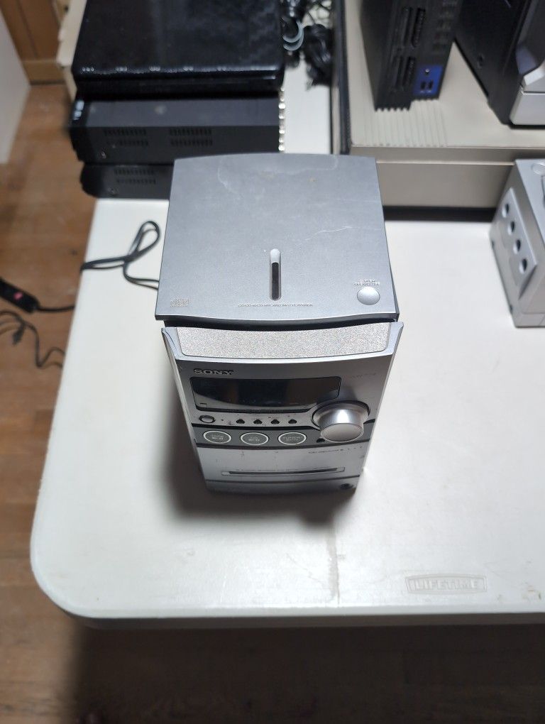 SONY HCD-NEZ30 Stereo AM/FM CD Cassette Player (Broken)
