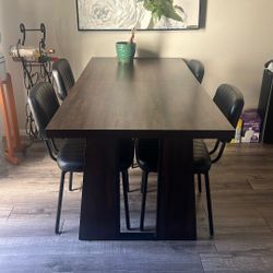 Dining room Table 