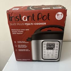 Instant Pot Duo Plus 60 1000W, 6 Quart,  9-in-1 Pressure Cooker - Silver/Black 