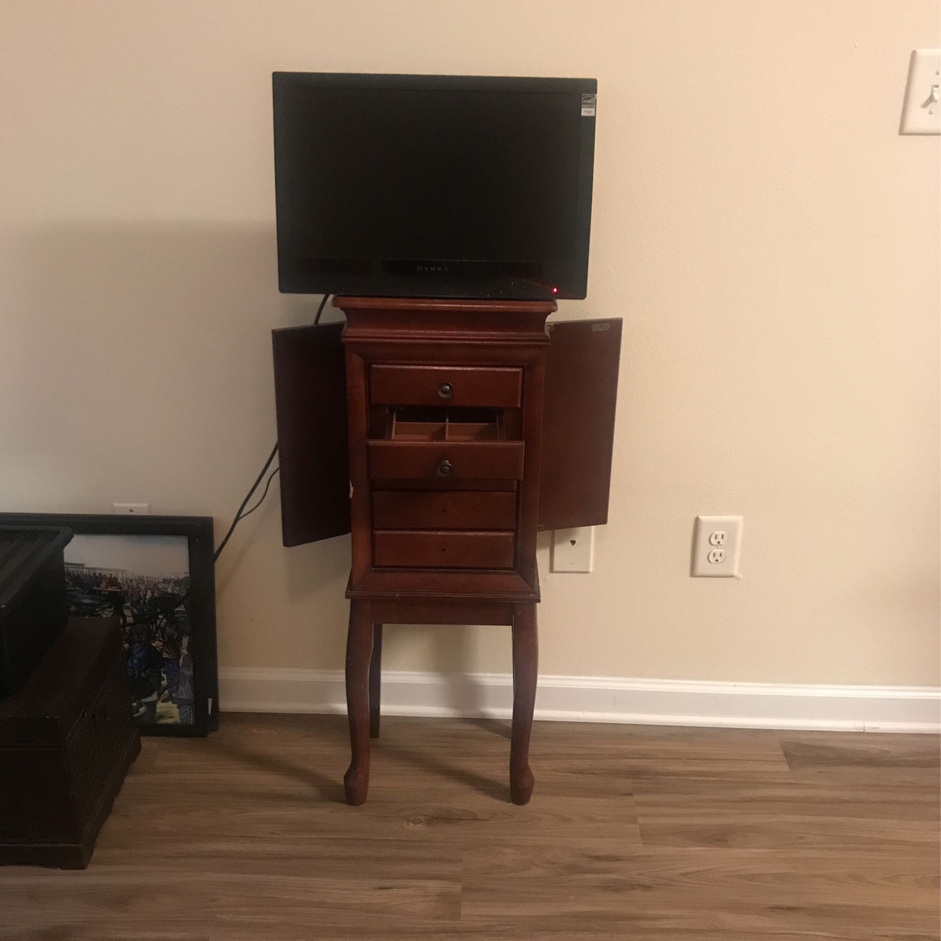 10inch TV and Jewelry Stand 