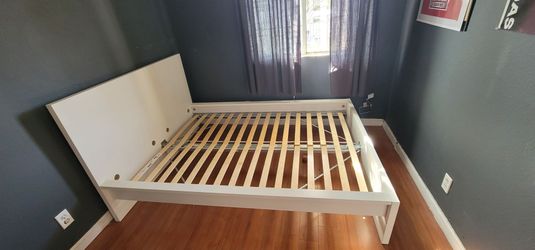 Twin size bed