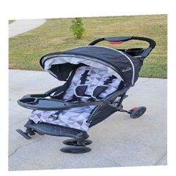 senior argue Kids' Stroller Secure and Chic for Today's Families