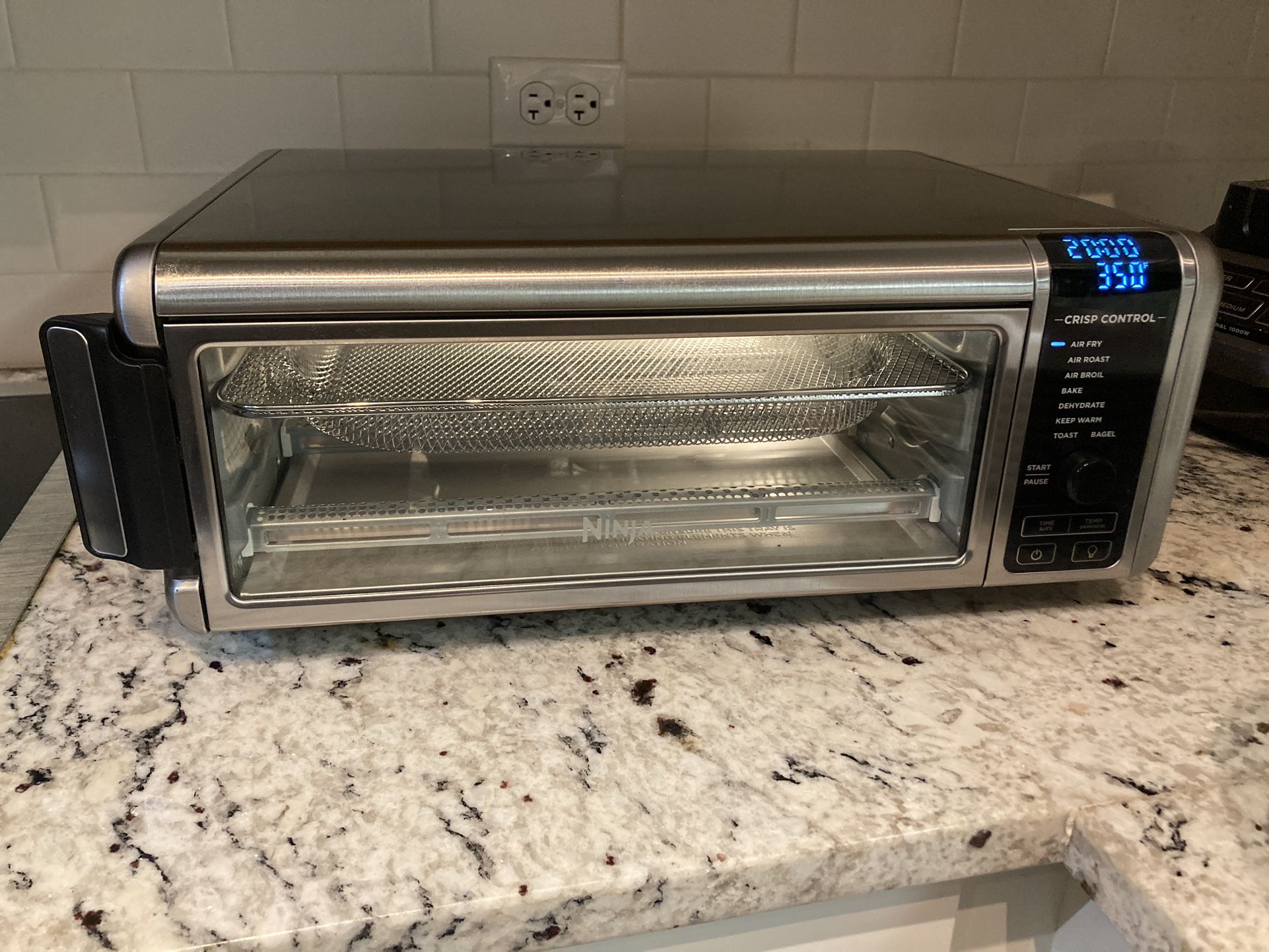 Ninja 8-in-1 Digital Air Fryer / Conventional Oven