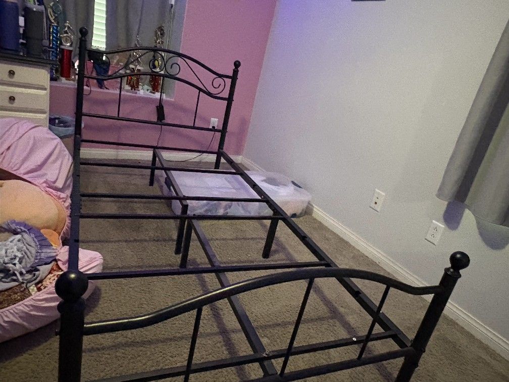Twin Metal Bedframe