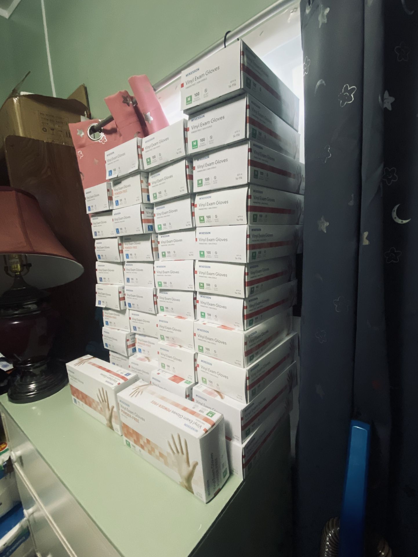 👋👏 $40 for 5 boxes— OR $75 for 10 boxes medical grade powder free gloves. —Guantes grado médico—$$ Over 40 boxes (each box has 100 gloves) availabl