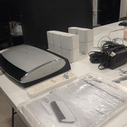 Bose home entertainment system subwofer and 5 doble speakers 
Model lifestyle 35
