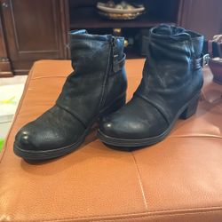 Miz Mooz Black Leather Anckle Boot 