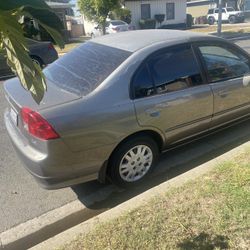 Carro 2005 Con 242 Millas Pocas