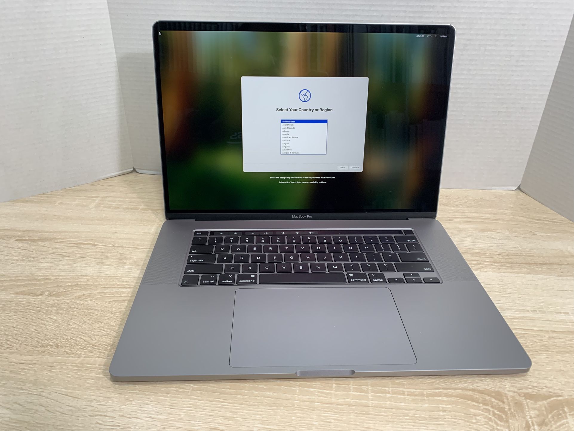 $450, 16” MacBook Pro (2019, Touch Bar), 6-Core i7, 16GB RAM, 512GB SSD, $2551 org. retail