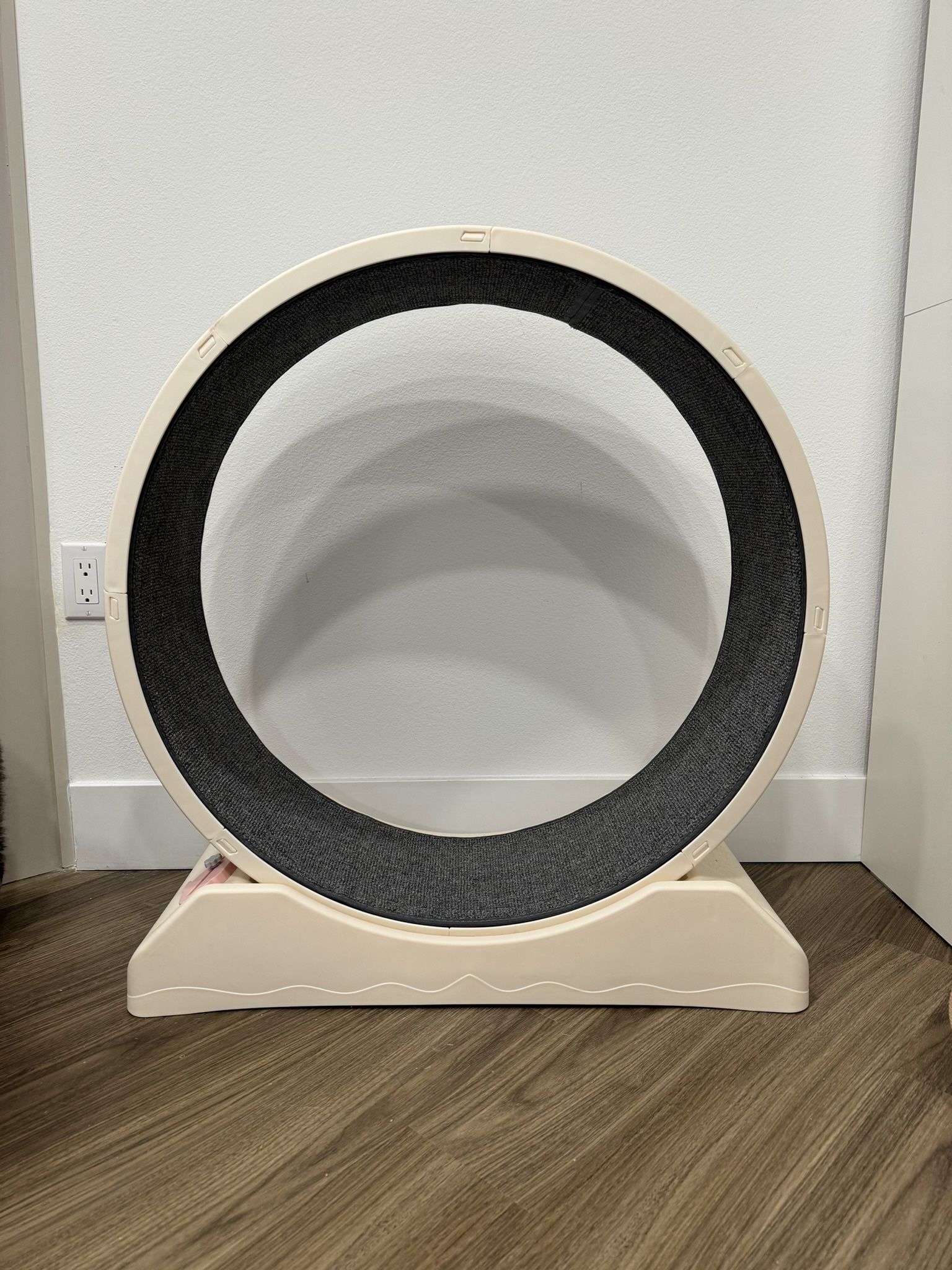 Cat Wheel 31.5-in Custard Color 