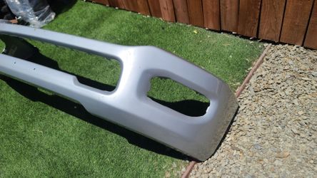2019 - 2024 DODGE RAM RAM2500 RAM3500 FRONT BUMPER SILVER GENUINE USED OEM.  NC31