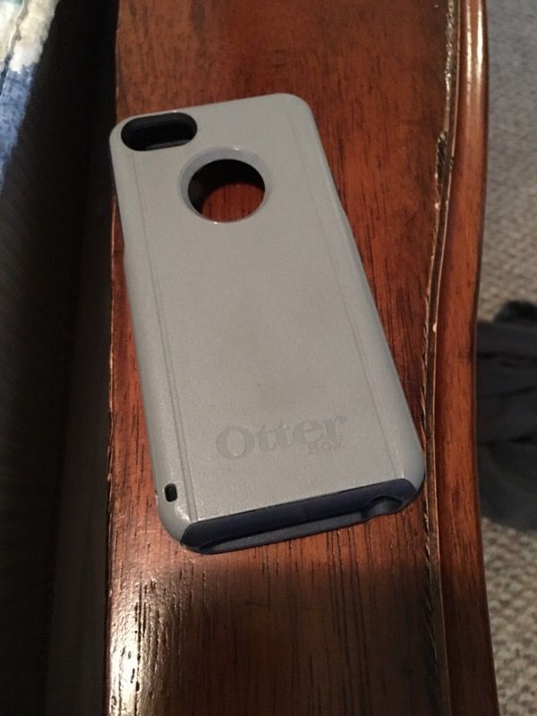 iPhone 5 and 5s otter box case