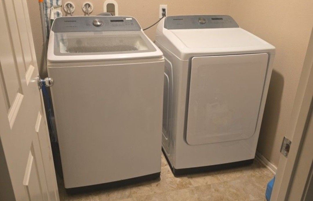Samsung Washer & Gas Dryer