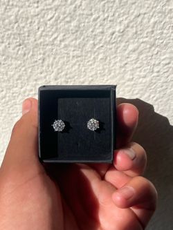 VVS1 Moissonite Stud Earrings
