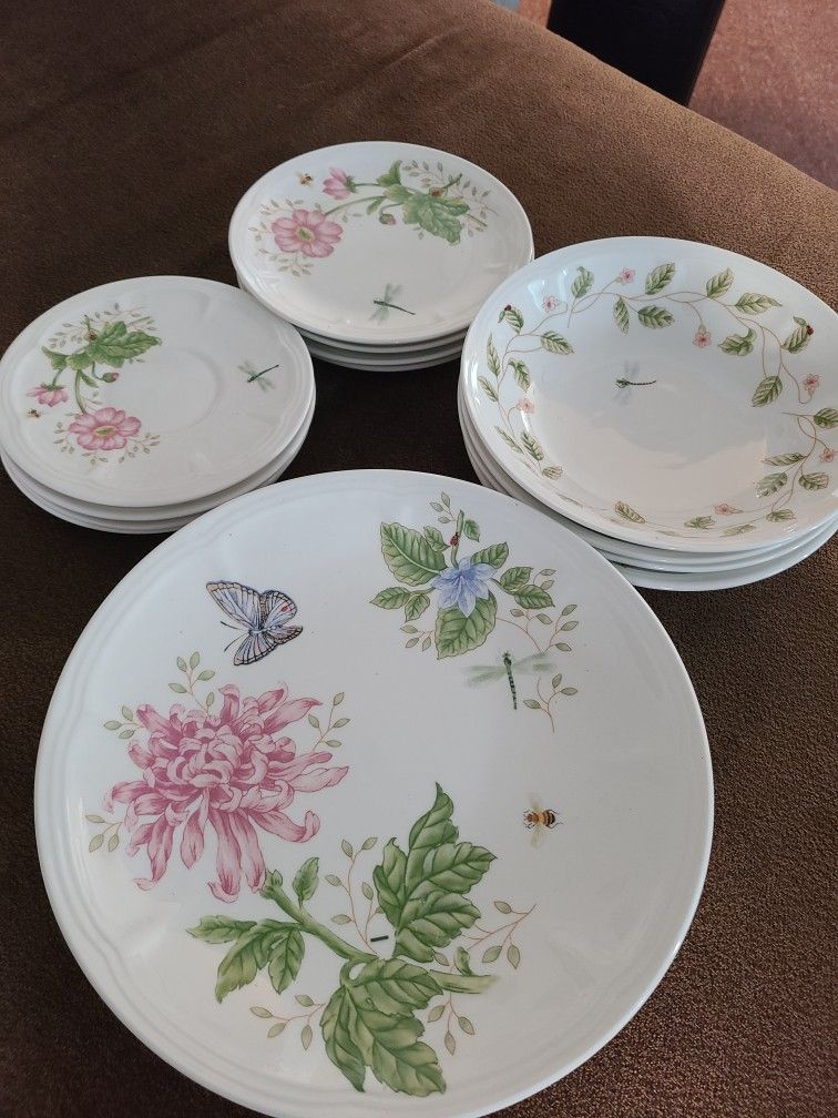 16 peice Vintage CHINA Totally Today Floral Dragonfly Bee Ladybug White Plates Set